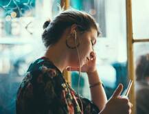 मोबाइल फोन पर अधिक समय बिताने से हाइपरएक्टिविटी डिसऑर्डर का खतरा