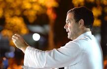 मुजफ्फरपुर कांड के खिलाफ जंतर-मंतर पर एकजुट हुआ विपक्ष, देखें तस्वीरें