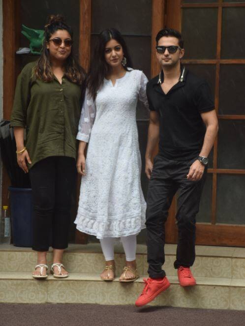 तनुश्री ने एक अखबार से बातचीत में बताया कि अमेरिका में उनके अपार्टमेंट की शिफ्टिंग का काम चल रहा है जिसमें करीब चार महीने लगेंगे. इस वजह से वह मुंबई आ गई हैं. (तस्वीर: मानव मंगलानी)