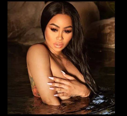 इससे पहले ब्लैक चाइना ने टॉपलेस फोटो खिंचवाया था. (तस्वीर: इंस्टाग्राम)