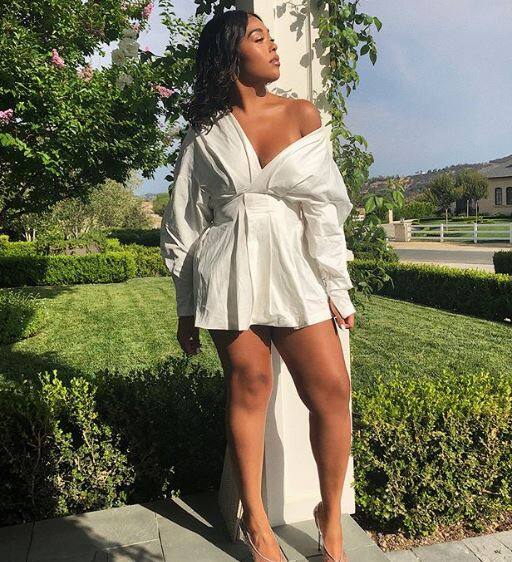 उन्होंने यह फोटोशूट शॉर्ट ड्रेस में कराया हैं. (तस्वीर: इंस्टाग्राम)