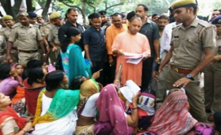 गोरखपुर: जारी हुआ अधिकारियों-कर्मचारियों की घंटी बजाने वाला मोबाइल नंबर, फरियादियों को मिलेगा त्वरित न्‍याय