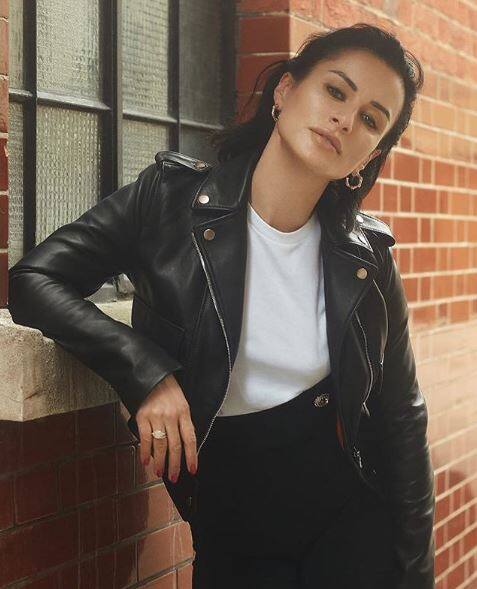 बताते चलें कि बेहद खूबसूरत दिखने वाली टीना दो शादी कर चुकी हैं. उन्होंने पहली शादी साल 1998 में की थी. हालांकि साल 2010 में तलाक के बाद उन्होंने साल 2015 में दूसरी शादी रचा ली.  फोटो-इंस्टाग्राम