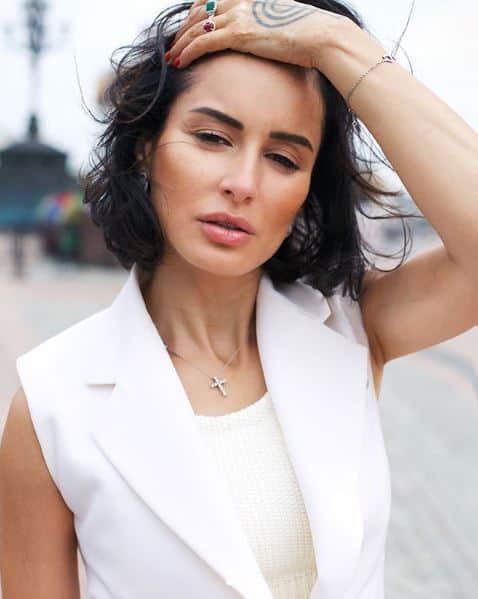 आपको जानकर हैरानी होगी कि साल 2006 में जर्नलिस्ट टीना को रशियन स्टाइल एंड फैशन अवॉर्ड में 'मोस्ट स्टाइलिश टीवी हॉटनेस' के खिताब से नवाजा जा चुका है. फोटो-इंस्टाग्राम