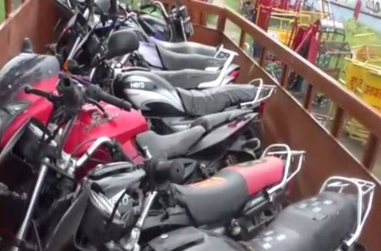 गोरखपुर: तीन इंटर-कनेक्‍टेड गैंग का पर्दाफाश, हाईस्‍पीड बाइक्स से देते थे लूट की घटनाओं को अंजाम