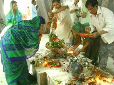 सावन के हरेक सोमवार पर इलाहाबाद में तांगा दौड़ भी होती है, जिसे देखने के लिए देश के कोने-कोने से श्रद्धालु यहाम आते हैं. पौराणिक मान्यताओं के चलते संगम नगरी इलाहाबाद में सावन का विशेष महत्व है.