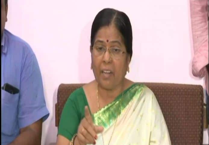 मुजफ्फरपुर कांड: मंजू वर्मा पर BJP नेताओं में जंग, सुशील मोदी समर्थन में, सीपी ठाकुर ने मांगा इस्तीफा inner dispute in bjp on manju verma, muzaffarpur shelter home case मुजफ्फरपुर कांड: मंजू वर्मा पर BJP नेताओं में जंग, सुशील मोदी समर्थन में, सीपी ठाकुर ने मांगा इस्तीफा