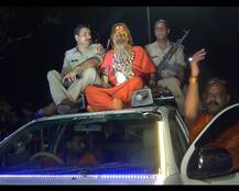 17 किलो सोना पहनकर 25वीं कावड़ यात्रा पर निकले गोल्डेन बाबा, देखने के लिए लग रहा है लोगों का मजमा