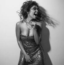 एक्ट्रेस फराह कदर ने टॉपलेस फोटोशूट इंस्टाग्राम पर किया शेयर, देखें तस्वीरें