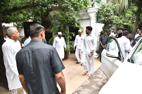 बहन श्वेता नंदा के ससुर को श्रद्धांजलि देने दिल्ली पहुंचे अभिषेक और ऐश्वर्या राय बच्चन बहन श्वेता नंदा के ससुर को श्रद्धांजलि देने दिल्ली पहुंचे अभिषेक और ऐश्वर्या राय बच्चन