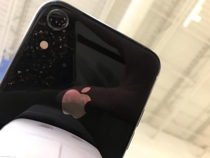 Apple iPhone 9 with 6.1-inch LCD variant leaked in new live image 6.1 इंच के LCD वेरिएंट वाला Apple iPhone 9 हुआ लीक