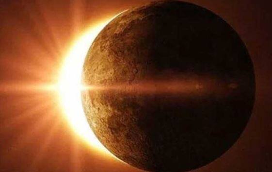 सूतक काल खत्म हो जाने के बाद मंदिर को गंगाजल से धोकर पूजा करनी चाहिए. ग्रहण के दौरान खाना खाने और सोने भी नहीं चाहिए. यह सूतक भारत में नहीं दिखने वाला है इसलिए कोई खास असर नहीं रहेगा. तस्वीर: गूगल फ्री इमेज