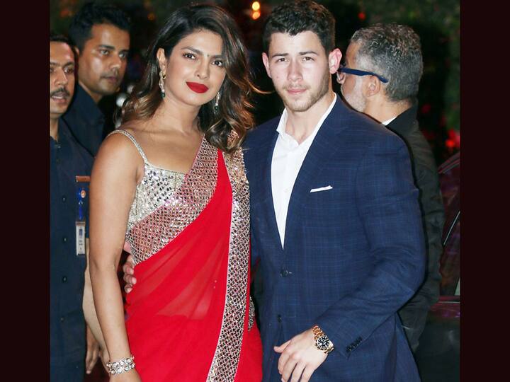 बॉलीवुड अभिनेत्री प्रियंका चोपड़ा ने अमेरिकी गायक निक जोनास के साथ अपनी सगाई की खबरों पर कहा है कि उनका निजी जीवन ‘सार्वजनिक उपभोग’ (public consumption) की चीज नहीं है.