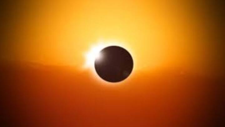 सूर्य ग्रहण अमावस्या के दिन और चन्द्र ग्रहण पूर्णिमा के दिन पड़ता है. फोटो : गूगल फ्री इमेज