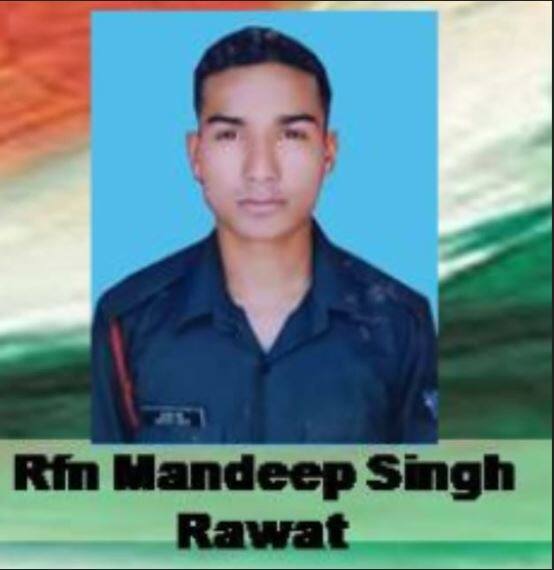 घुसपैठियों से लोहा लेते हुए एक और बहादुर जवान राइफलमैन मनदीप सिंह रावत भी शहीद हो गए. मनदीप भी उत्तराखंड के कोटद्वार जिले के शिवपुर गांव के रहने वाले थे.