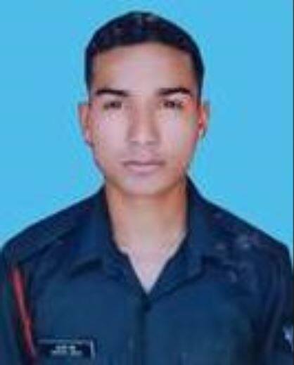 बॉर्डर पर सुरक्षाकर्मी अलर्ट हैं. ऐसी खुफिया सूचना है कि लश्कर-ए-तैयबा, जैश-ए-मोहम्मद और हिजबुल मुजाहिदीन के आतंकियों ने 15 अगस्त को जम्मू-कश्मीर और नई दिल्ली में आतंकवादी हमले को अंजाम देने की योजना बनाई है.