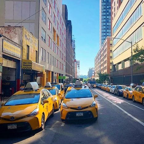  उबर कैब की गाइडलाइंस के मुताबिक, पैसेंजर किसी भी तरह की सेक्स एक्टिविटी कैब में नहीं कर सकते हैं. ना ही ड्राइवर्स के साथ और ना ही अपने किसी साथी   के साथ. खुद ड्राइवर्स ने बताया कि लोग ना सिर्फ कैब में सेक्स करते हैं बल्कि शराब पीकर उधम भी मचाते हैं. फोटोः गूगल फ्री इमेज