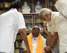 मरीना बीच पर करुणानिधि को दफनाने का विवाद, DMK की याचिका पर मद्रास हाईकोर्ट में सुनवाई