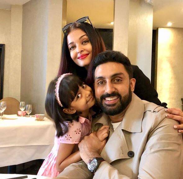 जब ऐश्वर्या लंदन में अपनी बेटी के साथ एक फिल्म फेस्टिवल में पहुंची थी. उसी दौरान अभिषेक बच्चन अपनी बेटी और पत्नी से मिलने पहुंचे थे. फोटो: इंस्टाग्राम 