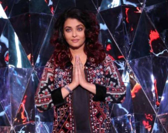 वहीं इससे पहले ऐश्वर्या ने 'इंडियन आइडल 10' के वीकेंड एपिसोड में कहा था कि गृहिणियां देश की सबसे बड़ी सीईओ हैं. उन्हें देश में अत्यधिक सम्मान और प्रशंसा दी जानी चाहिए. मैं देश और दुनिया की सभी गृहिणियों को पूर्ण सम्मान और प्रशंसा के साथ सलाम करती हूं. फोटोः इंस्टाग्राम