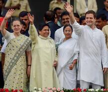 सोनिया गांधी बोलीं- विभाजन और नफरत फैलाने वाली ताकतों से मिलकर लड़ेंगे