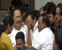 मरीना बीच पर ही बनेगी करुणानिधि की समाधि, फैसला सुन फूट-फूटकर रोया परिवार