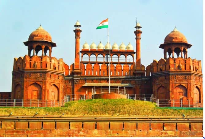 ताजमहल के साथ-साथ 8 और ऐतिहासिक इमारतों की एंट्री फीस में वृद्धि हुई है. लाल किला और कुतुब मीनार इनमें से एक हैं. फोटो : गूगल फ्री इमेज