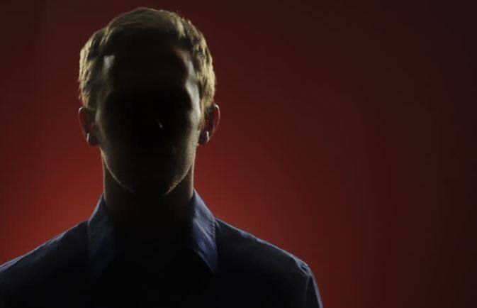 इंटरनेट पर एक दिलचस्प कहानी सामने आई है. एक व्यक्ति नीरज (बदला हुआ नाम) ने लोगों से अपनी निजी समस्या को शेयर करते हुए समाधान मांगा है. यह समस्या जिस तरह से पैदा हुई है वह अनोखी मालूम पड़ती है. दरअसल, नीरज ने अपनी पत्नी काम्या (बदला हुआ नाम) जिससे उसने दस साल पहले शादी की थी, को छोड़ दिया है. ये घटना तब हुई जब दोनों अपनी शादी की दसवीं सालगिरह मनाने के लिए बाली ट्रिप पर गए हुए थे. गूगल फ्री इमेज