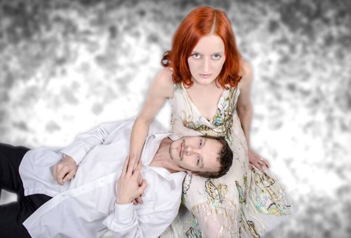 सूर्यग्रहण के दौरान व्यक्ति ज्यादा एनर्जेटिक होता है. ऐसे में बहुत चांस है कि व्यक्ति अपने रिलेशनशिप को अगले स्टेज पर ले कर जाए. जैसे कि शादी. फोटोः गूगल फ्री इमेज