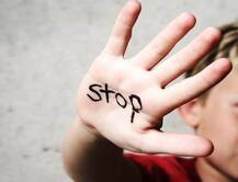 दलित छात्र को साथियों ने पिलाया पेशाब, पीड़ित ने की खुदकुशी की कोशिश, मां पर की जातिवादी टिप्पणी