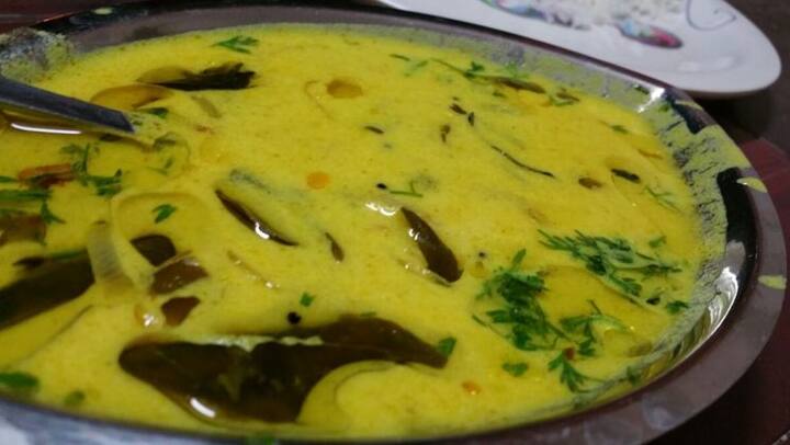 सावन में कढ़ी भी नहीं खाना चाहिए. जिन लोगों को सांस, ठंड, जुखाम और पेट संबंधी दिक्कतें होती हैं वो कढ़ी ना खाएं. फोटोः गूगल फ्री इमेज  

