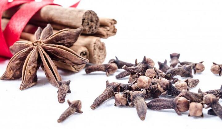 सावन में रात में चावल खाने से बचें, चावल खाने की स्थिति में चावल में लौंग डालें. फोटोः गूगल फ्री इमेज  

