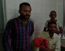 शाहजहांपुर: टीचर की पिटाई से मासूम की आंख में आई गंभीर चोट, नाज़ुक बनी हुई है हालत