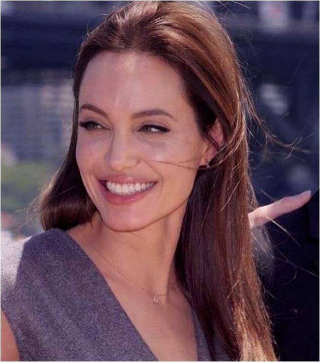 जोली ने सितंबर 2016 में तलाक की अर्जी दाखिल की थी. दोनों छह बच्चों -मैडॉक्स, शिलोह, पैक्स, विवियन, जाहरा और नॉक्स- के माता-पिता हैं. बता दें कि एक्ट्रेस एंजेलिना जोली और एक्टर ब्रैड पिट ने एक दूसरे से साल 2014 में शादी की थी. हालांकि शादी के दो साल बाद ही दोनों ने अलग होने का फैसला कर लिया था. वहीं दोनों एक दूसरे को साल 2004 से डेट कर रहे थे. फोटो - इंस्टाग्राम