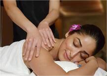 हांग कांग में बॉडी मसाज ले रही हैं एक्ट्रेस यामी गौतम, देखें तस्वीरें