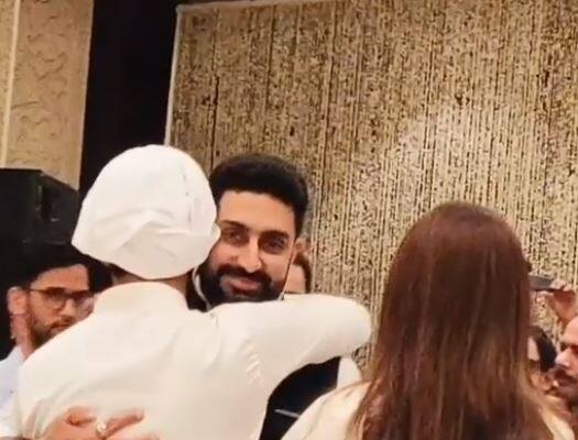 श्वेता के ससुर की शोक सभा में हंसते अभिषेक बच्चन हुए ट्रोल, यूजर बोले प्रेयर में हो या पार्टी में