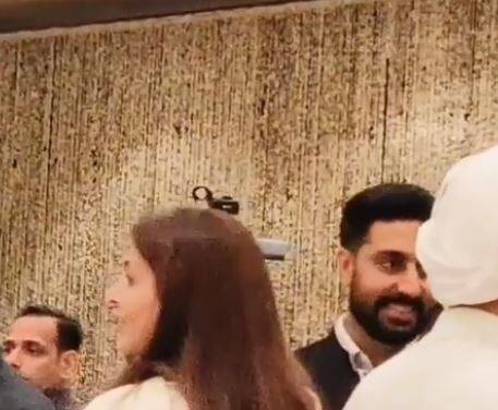 श्वेता के ससुर की शोक सभा में हंसते अभिषेक बच्चन हुए ट्रोल, यूजर बोले प्रेयर में हो या पार्टी में