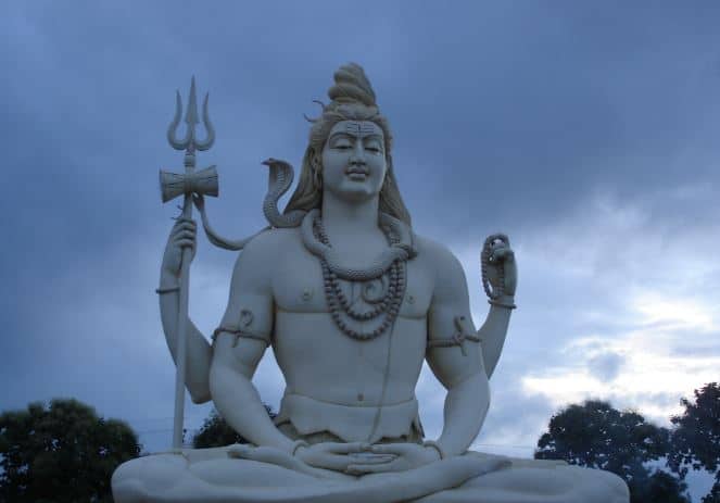 वैसे तो भगवान की पूजा किसी भी वक्त की जा सकती है लेकिन शुभ मुहूर्त में पूजा करने से विशेष फल मिलता है. फोटो : गूगल फ्री इमेज