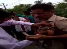 बुलंदशहर: नशे में धुत पुलिसकर्मी ने मारी बाइक सवारों को टक्कर, लोगों ने दौड़ा-दौड़ा कर पीटा