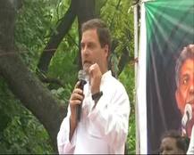 दलितों के प्रदर्शन में राहुल गांधी: कहा- 2019 में मोदी को हराएंगे, कमजोरों की सरकार बनाएंगे