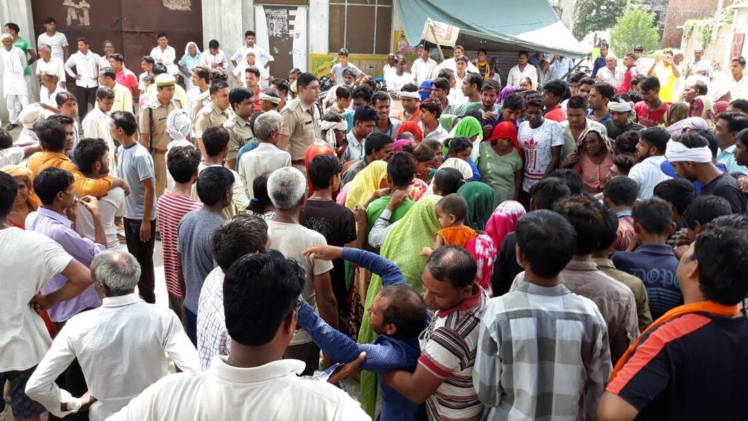 मेरठ: दो गुटों में हिंसक झड़प, एक दलित युवक की मौत, 8 घायल Meerut: violent clashes in two groups, one Dalit youth killed, 8 injured मेरठ: दो गुटों में हिंसक झड़प, एक दलित युवक की मौत, 8 घायल