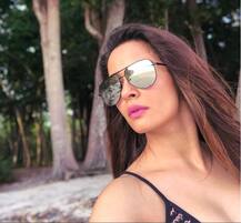 हालिया तस्वीरों के चलते इंटरनेट पर सनसनी बनीं सुरवीन चावला, तस्वीरें हुईं वायरल