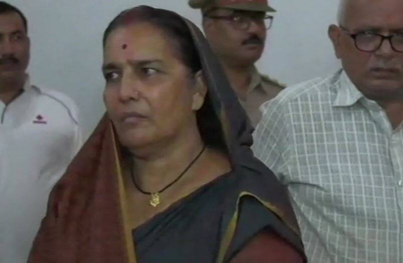 girija tripathi from tailoring shop to powerful shelter house owner कभी सिलाई केंद्र चलाने वाली गिरिजा त्रिपाठी आखिर कैसे बनी इतनी ताकतवर और रसूखदार