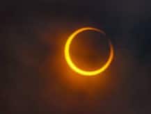 कल है साल का आखिरी सूर्य ग्रहण, इन चार राशि वालों के लिए है खुशखबरी