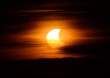 कल है सूर्य ग्रहण, यहां जानें किन देशों के लोग कर सकेंगे साल के इस आखिरी सूर्यग्रहण का दीदार