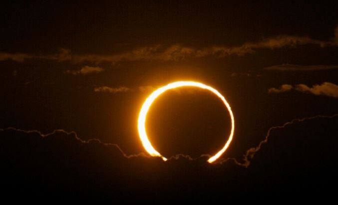 नासा ने सूर्य ग्रहण को नंगी आंखों से देखने से मना किया है. उसके मुताबिक ऐसा करने से रेटिना के क्षतिग्रस्त होने की संभावना है. फोटो : गूगल फ्री इमेज