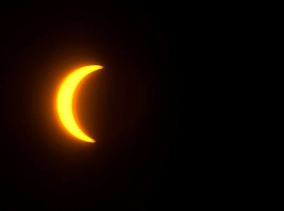 ग्रहण के दिन कोई भी शुभ कार्य नहीं करना चाहिए. मान्यताओं के अनुसार यह अच्छा नहीं होता है.  फोटो : गूगल फ्री इमेज