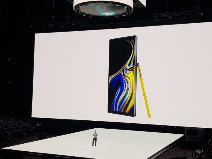 Galaxy Note 9 launched: Huawei 'makes fun' of Samsung Galaxy Note 9 हुआ लॉन्च लेकिन Huawei ने स्मार्टफोन का कुछ इस तरह उड़ाया मजाक