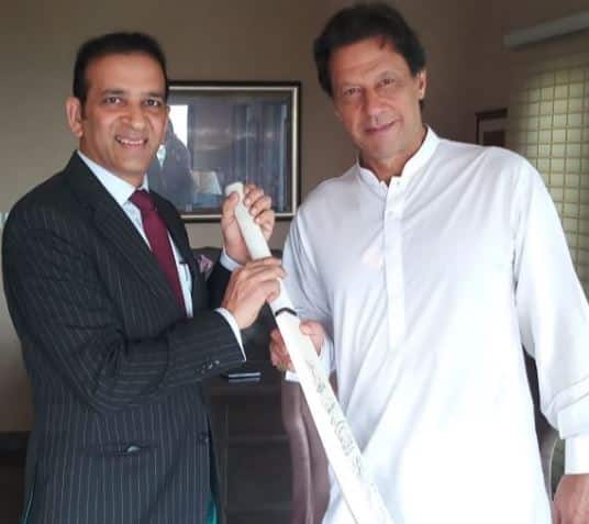 Pakistan: PM Narendra Modi Gift Bat to Imran khan पाकिस्तान के नए पीएम बनने जा रहे इमरान खान को पीएम मोदी ने गिफ्ट में भेजा बैट