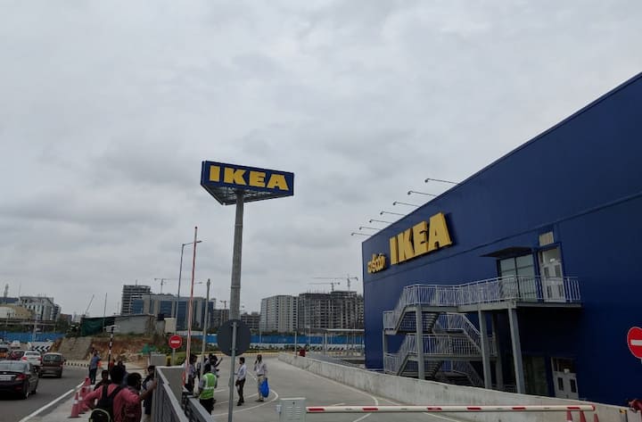 यह स्टोर हैदराबाद के सूचना प्रौद्योगिकी हब हाइटेक सिटी में है और पॉश इलाकों के करीब है. इसे उच्च मध्य वर्ग को ध्यान में रखते हुए डिजाइन किया गया है. हालांकि, आइकिया का दावा है कि इसे हर वर्ग को ध्यान में रखते हुए डिजायन किया गया है. तस्वीर: ट्विटर